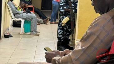 Godwin Obaseki in INEC Office